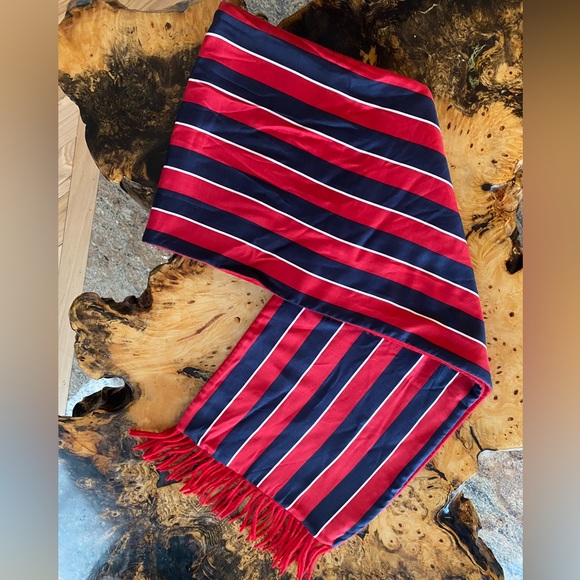 Burberry| Silk & Wool scarf| Great Condition. - Picture 3 of 6